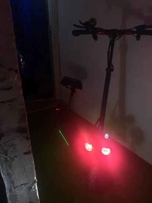 Trottinette électrique.