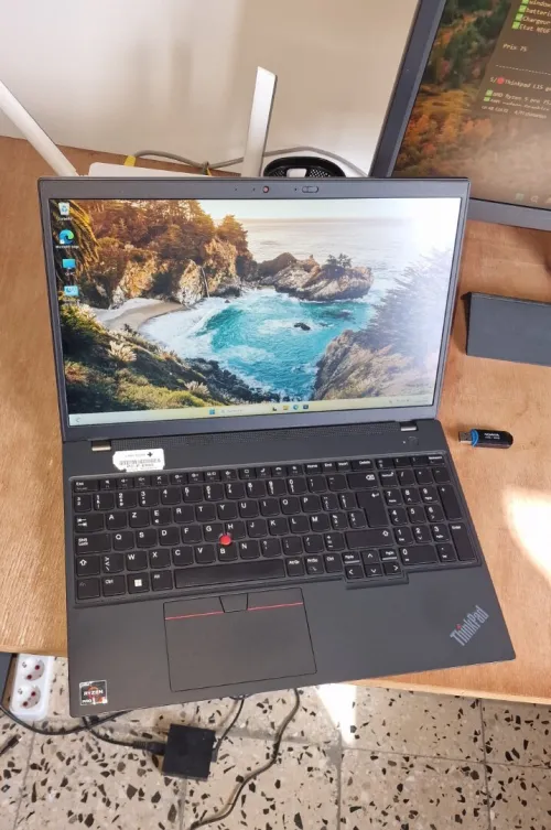 Thinkpad L15 gen 4 / Ryzen 5 pro 7530u 16gb 256 SSD
