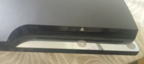PS3مفلاشي slim لحالة جيدة مع العلبة 2مانيطات والعديد من الالعاب