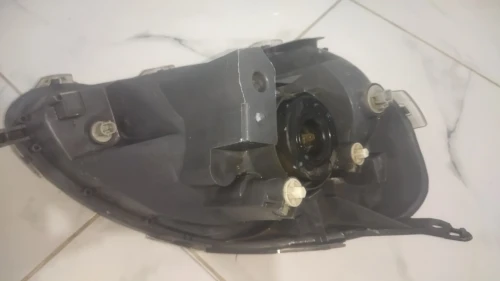 ضوء أمامي يسار Yaris 2005/2005 للبيع