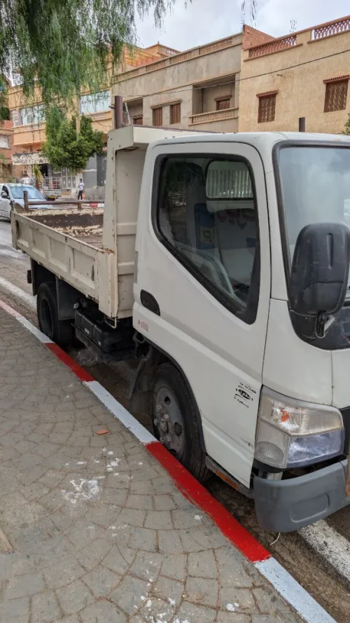 Camion Mitsubishi Mitsubishi CANTER 2016