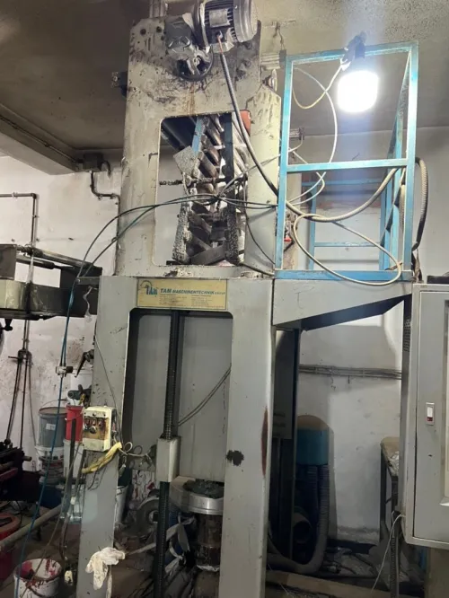 Machine extrudeuse plastique