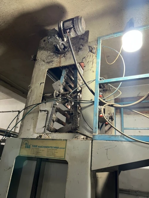 Machine extrudeuse plastique
