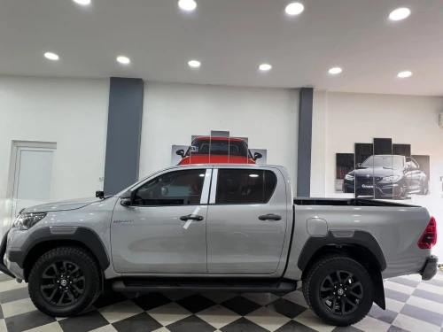 Toyota Hilux 2025 Invincible