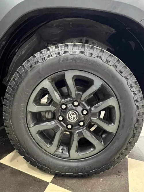 Toyota Hilux 2025 Invincible