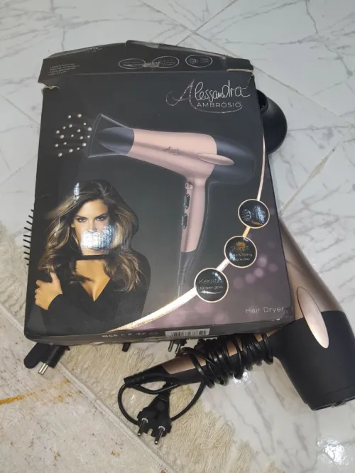Sèche cheveux avec accessoires 
