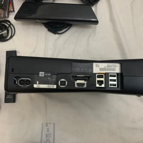 Xbox 360 slim avec tout les accesoires