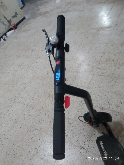 Deux trotinette électriques