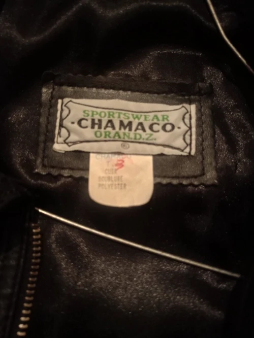 Vendre une superbe veste en cuir noir portée une fois