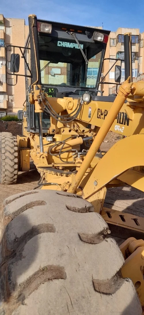 نيفلاز Niveleuse Champion 720A VHP series VI 