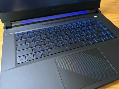 Gigabyte AORUS 15 9KF 2023 i5 12500 RTX 4060 140W 360hz 16GB RAM