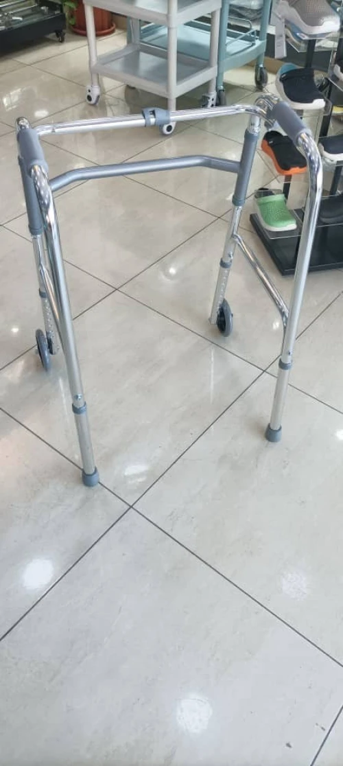 DÉAMBULATEUR ADULTE EN ALUMINIUM AVEC ROUES