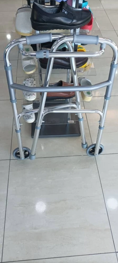 DÉAMBULATEUR ADULTE EN ALUMINIUM AVEC ROUES