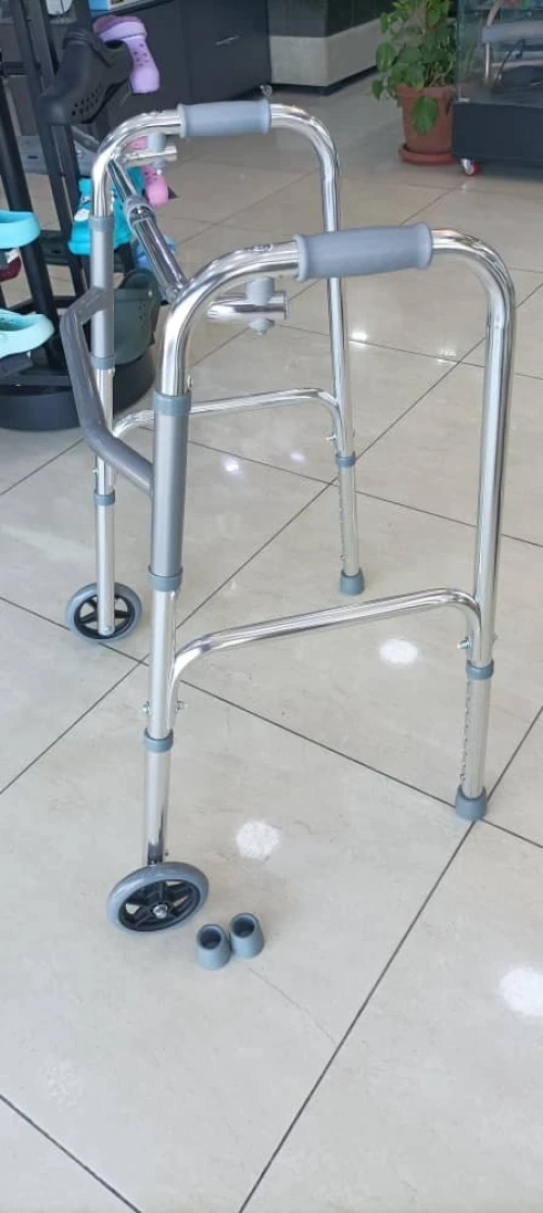 DÉAMBULATEUR ADULTE EN ALUMINIUM AVEC ROUES