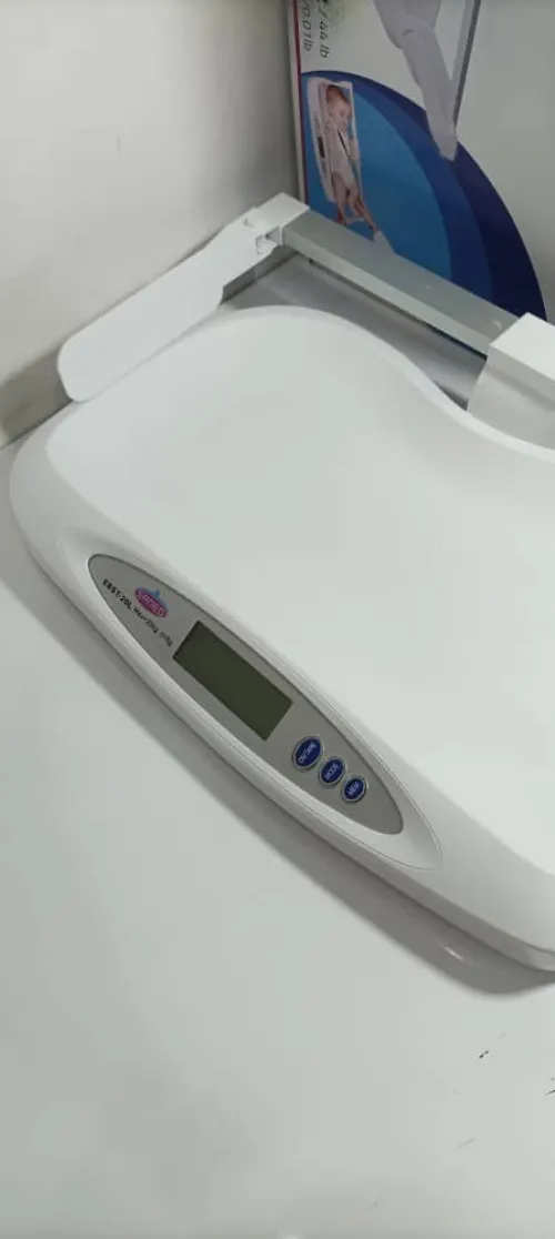 Pèse bébé éléctronique avec toise.