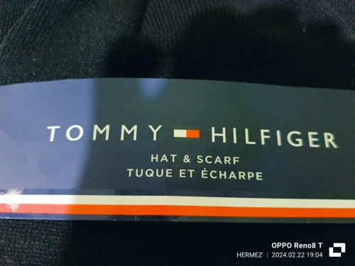 un bonnet & écharpe TOMMY HILFIGER  