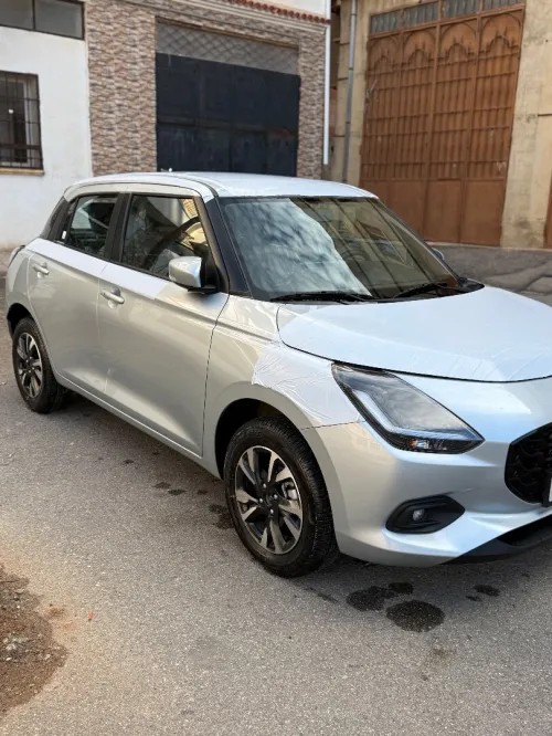 Suzuki Swift 2025 GLX
