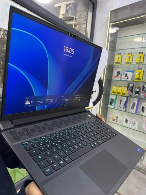 Alienware M18 R2
