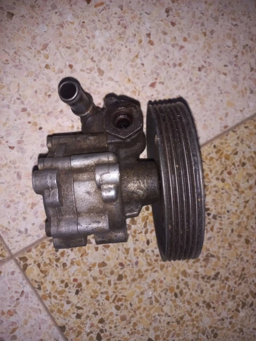 Pompe assistée Peugeot 2.2 hdi 136  607 806 807 c5 406 407