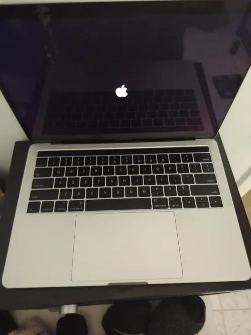 Macbook pro touchbar 2018 ramené des usa cycle de charge 40