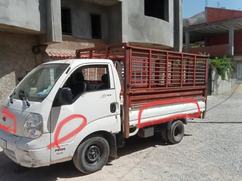 Kia 2700 Camion plateau 2011