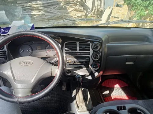 Kia 2700 Camion plateau 2011