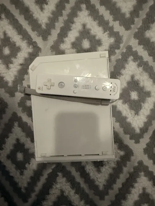 Wii avec accessoires non flashé avec 2 jeux