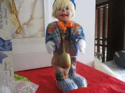 je vend 02 poupées clowns en porcelaine pour collectionneur adulte