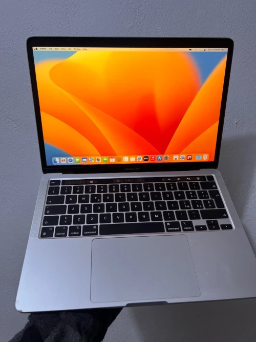 Macbook pro 2022 M2 8gb 512gb touchbar
