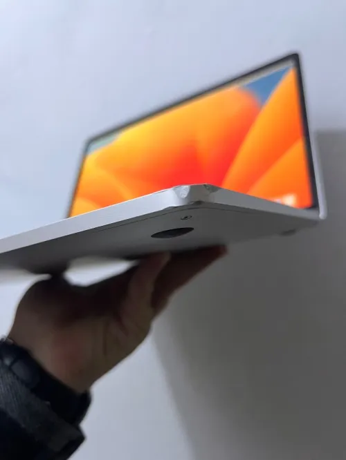 Macbook pro 2022 M2 8gb 512gb touchbar