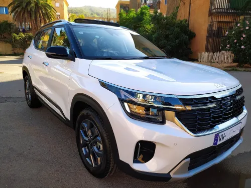 Kia Seltos 2025 Luxury with Blackroof