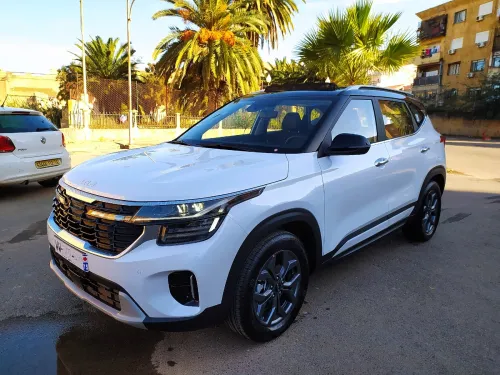 Kia Seltos 2025 Luxury with Blackroof