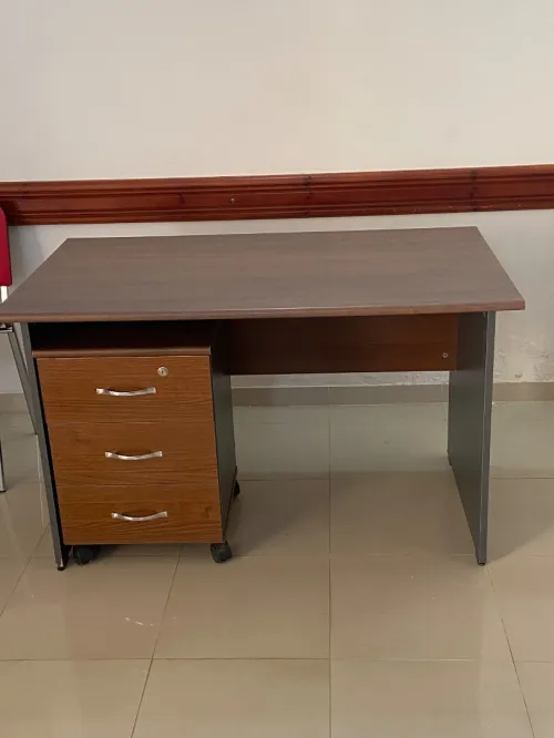 Beau bureau + caisson 
