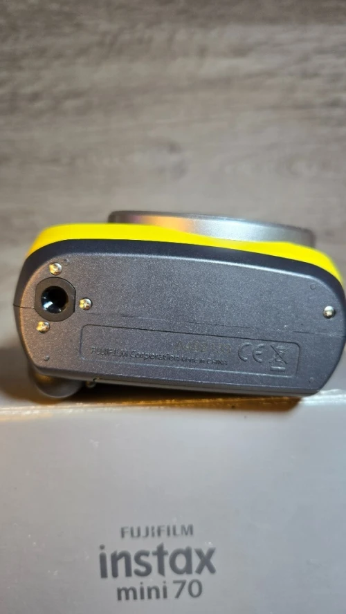 Fujifilm Instax Mini 70 Jaune  Appareil Photo Instantané + Pack Film (20 Photos)