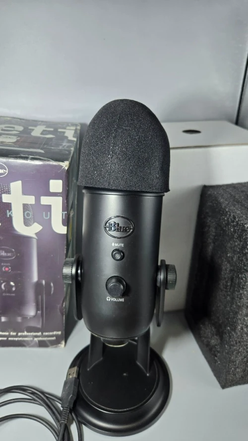 Logitech Yeti Multi-Pattern USB Microphone with Blue VO!CE