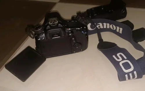للبيع كاميرا Canon EOS 70D