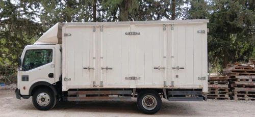 Nissan Cabstar nt 400 2014