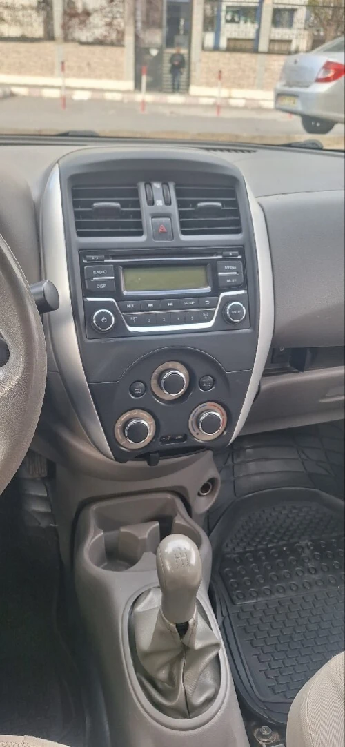 Nissan Sunny 2015 Visia