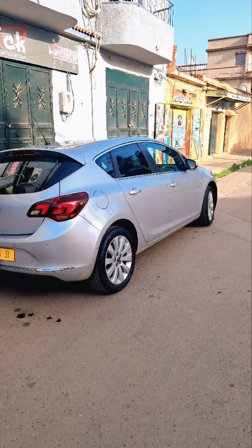 Opel Astra 2015 