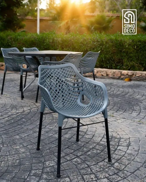 Tables et chaises plastique métal bois