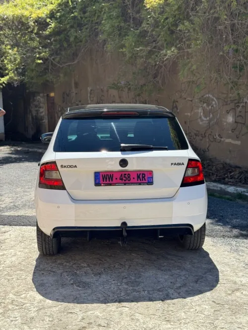 Skoda Fabia 2016 Style (avec toit panoramique)