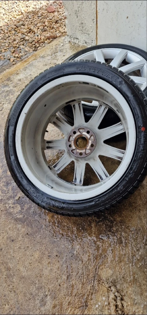 jantes en alliage avec pneus Audi