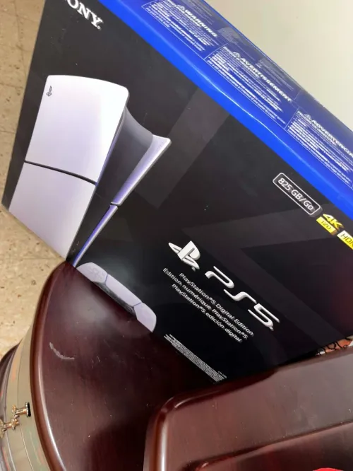 PS5 Digital Edition 825GB  Neuve avec boîte