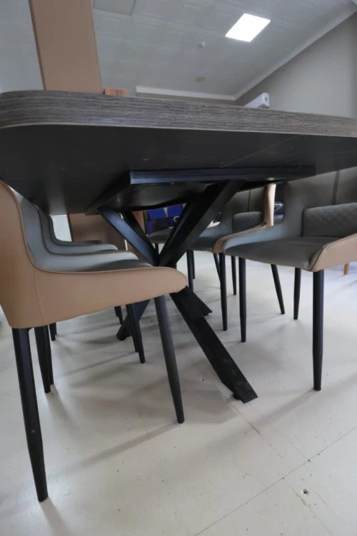 Table à manger En bois  avec chaises beige  *Élégance moderne et chaleur naturelle*