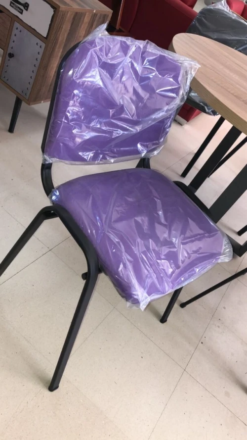 Des chaise Importation visiteurs