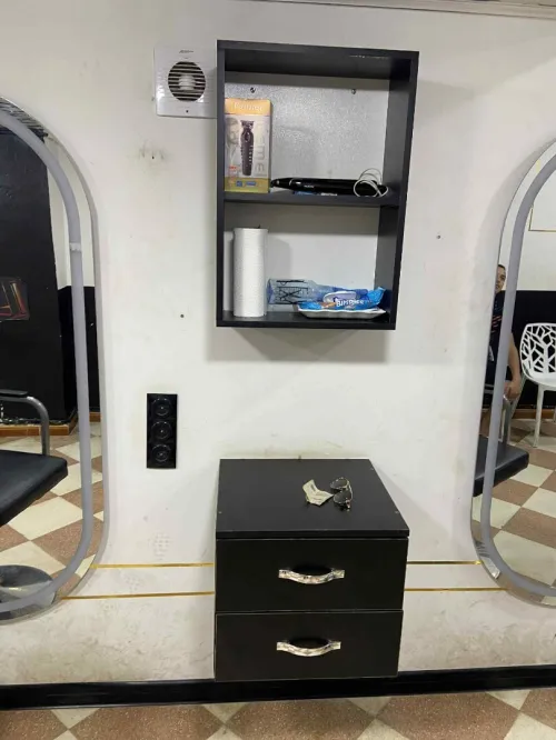 Salon de Coiffeur Homme complete plus television et 6 cheeses em gris