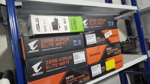 gigabyte x870 wifi ( USED LIKE NEW  )