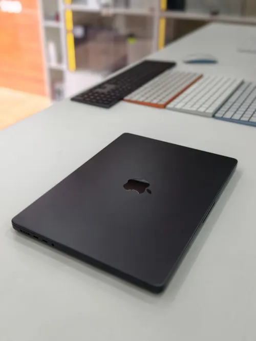 MacBook pro m5 24/1T