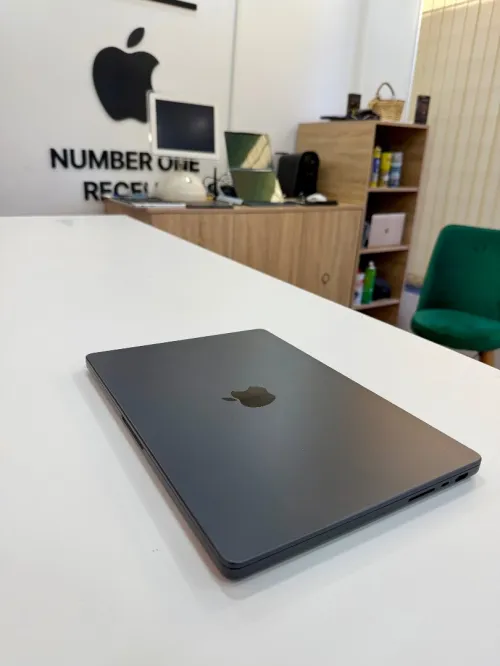 Macbook Pro with M4 Chip  14 Inch 24/1T