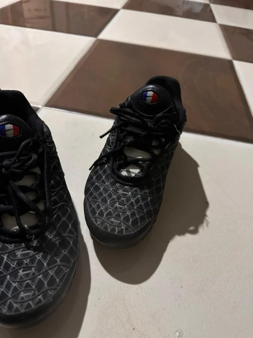 Baskettes +  Bottes Salomon حالة جيدة | Pointure 40 | السعر بالوصف | تواصل WhatsApp شاهد الصور